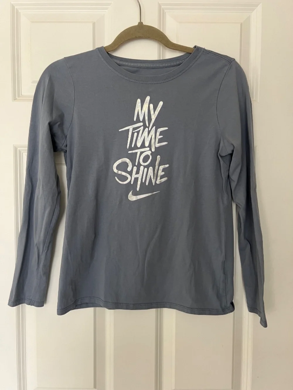 NIKE GIRLS “MY TIME TO SHINE” LONG SLEEVE TEE – SIZE XL